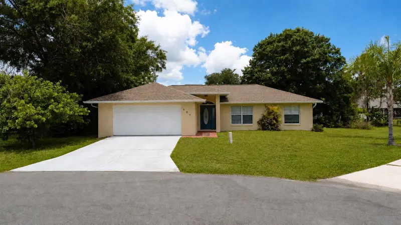 907 Hendon Pl, FL