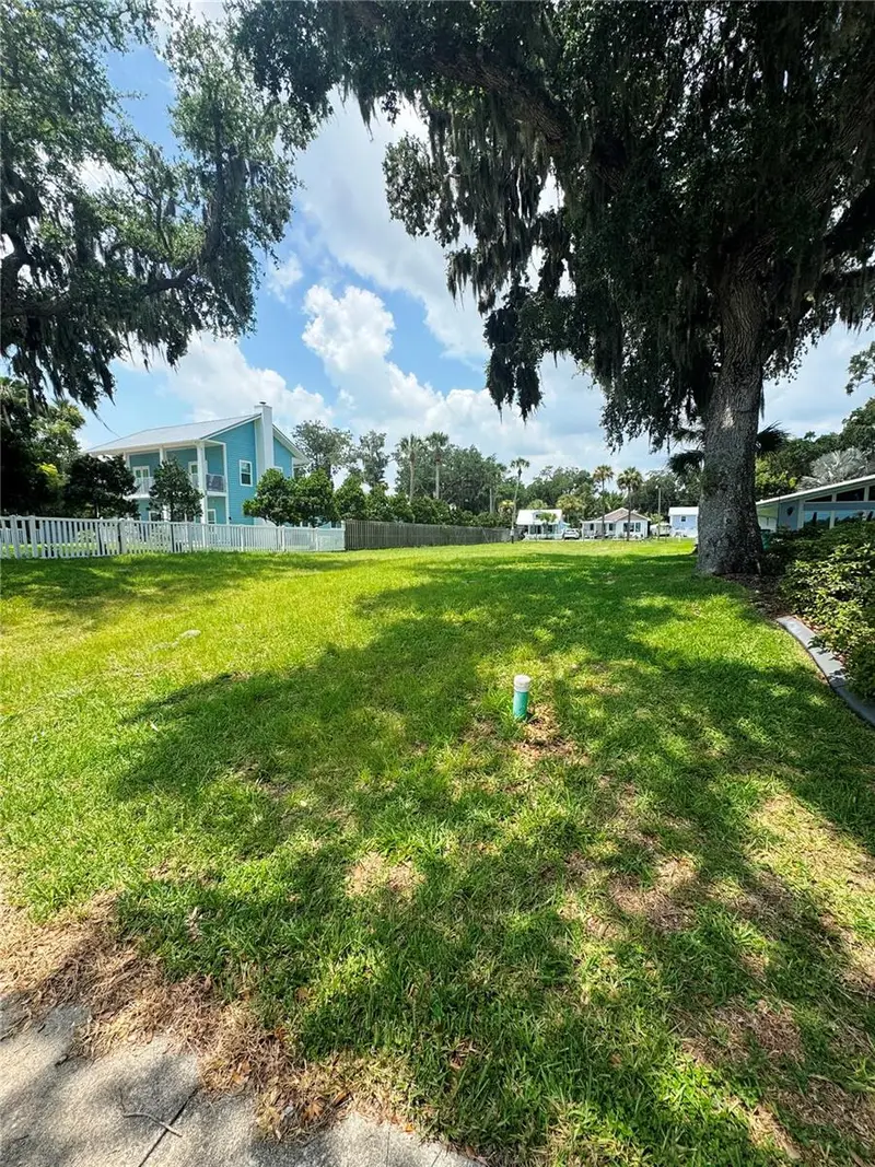 622 N Riverside Dr, FL
