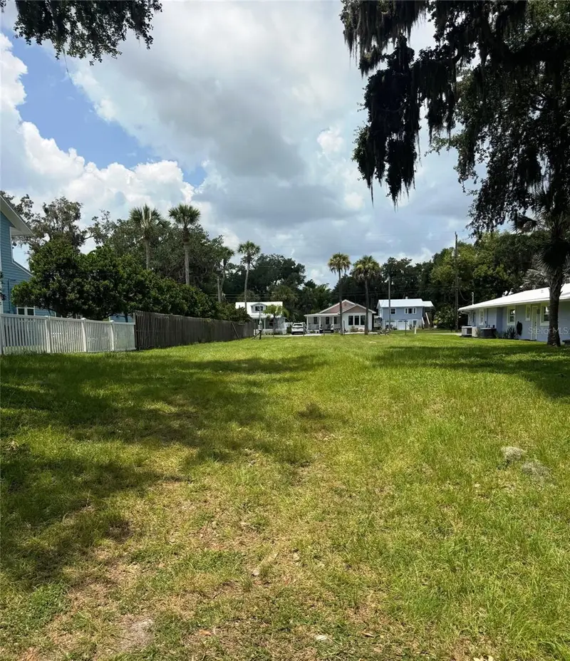 622 N Riverside Dr, FL
