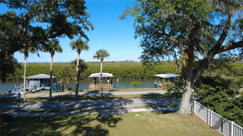 622 N Riverside Dr, FL