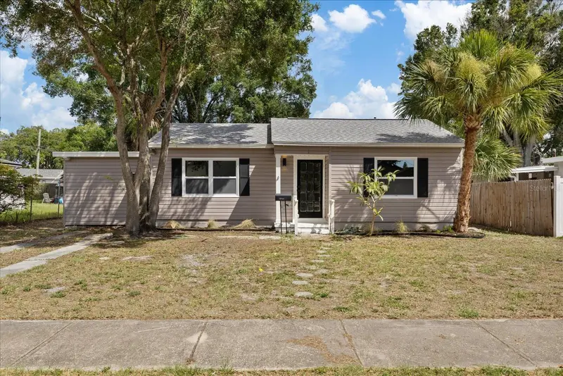 8211 Diagonal Rd N, FL