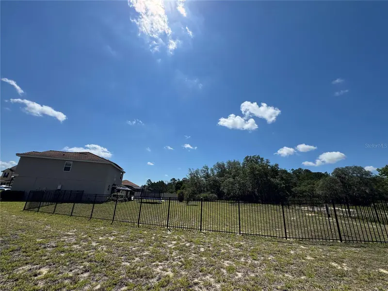 1512 Oak Marsh Loop, FL