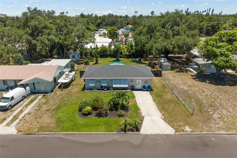 1611 27th St W, FL