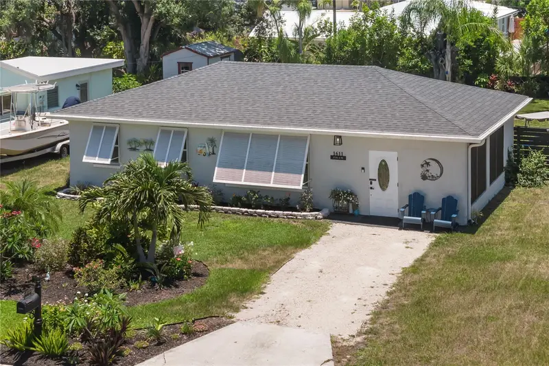 1611 27th St W, FL