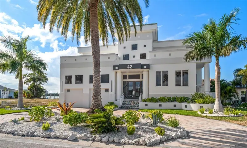 42 Midway Is, FL