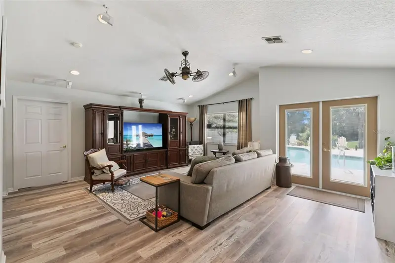 1209 Deer Run Dr, FL