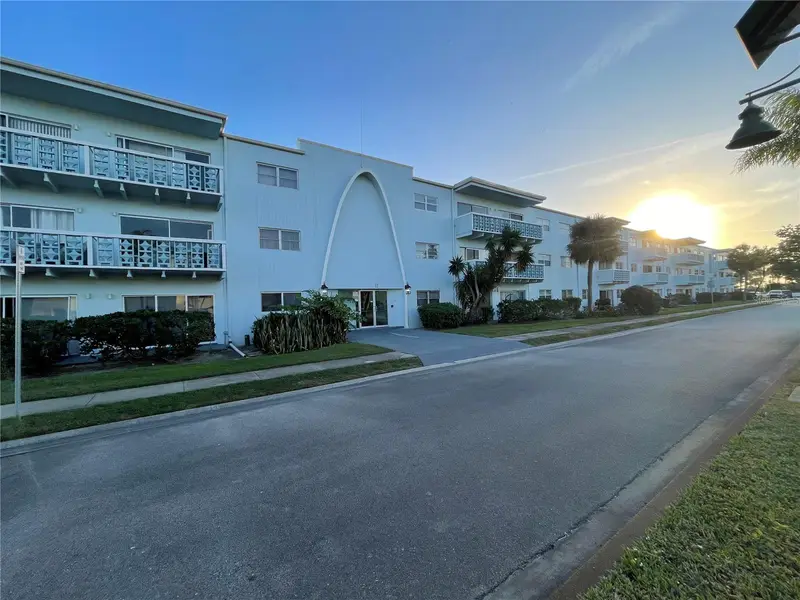 223 Columbia Dr #211, FL