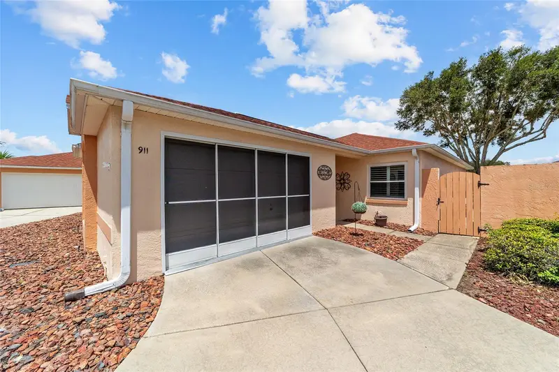 911 Medira Dr, FL