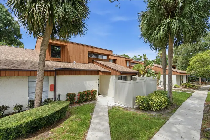 2052 Sunset Point Rd #45, FL