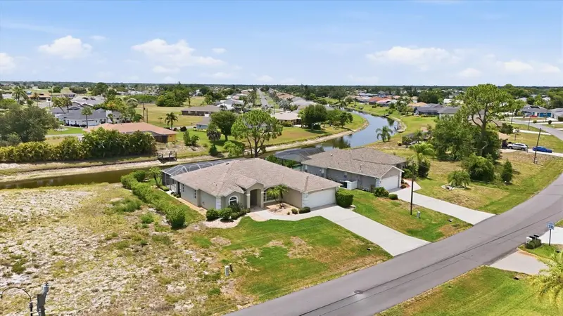 156 Mark Twain Ln, FL