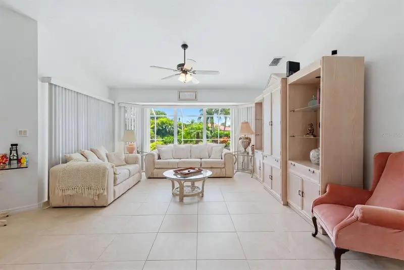 156 Mark Twain Ln, FL