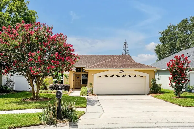 1224 Lake Blue Cir, FL