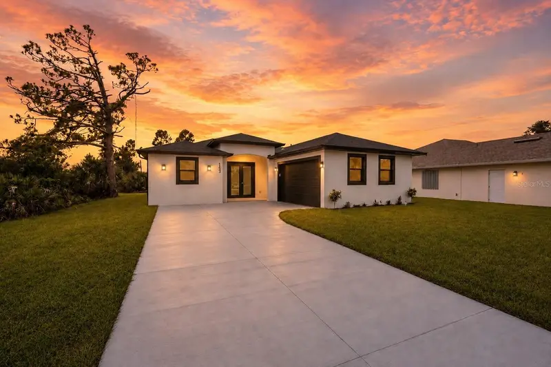 153 Australian Dr, FL