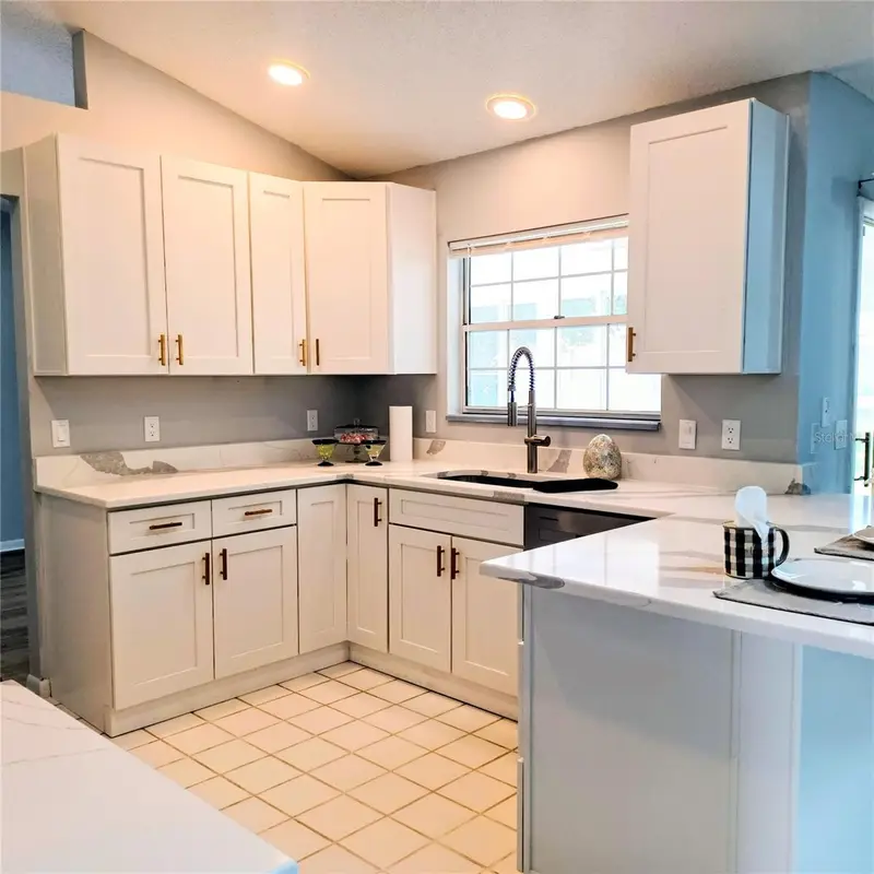18 Westcliffe Ln, FL