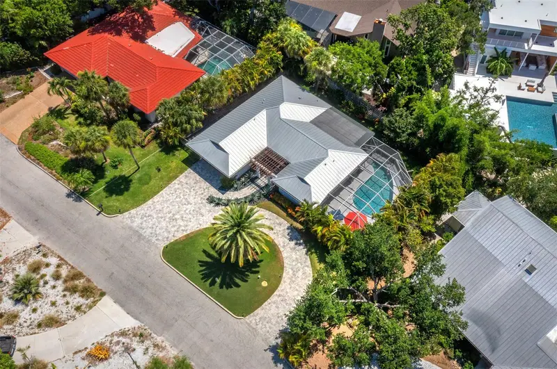 622 Tropical Cir, FL
