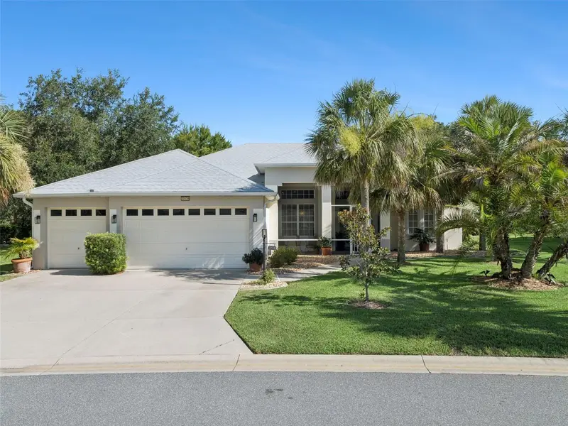 20538 Queen Alexandra Dr, FL