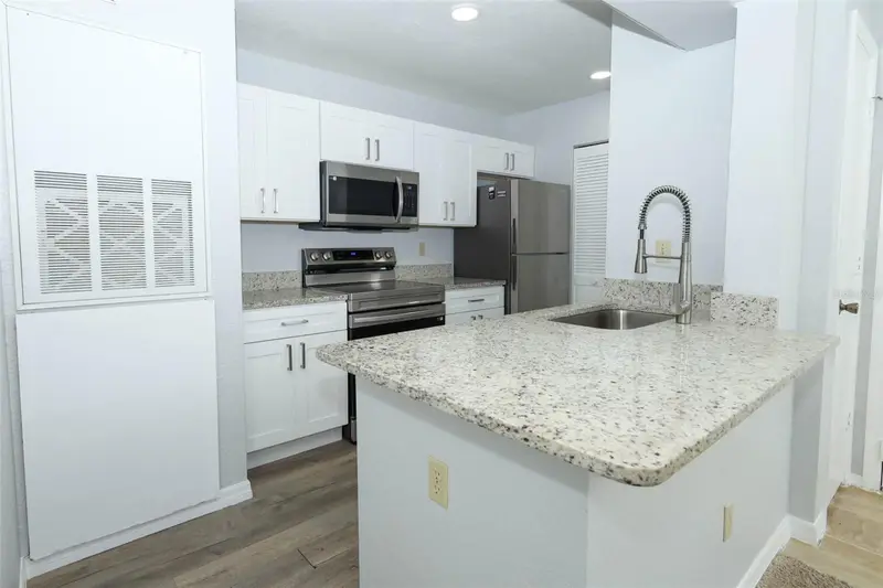 2550 N Alafaya Trl #4202, FL