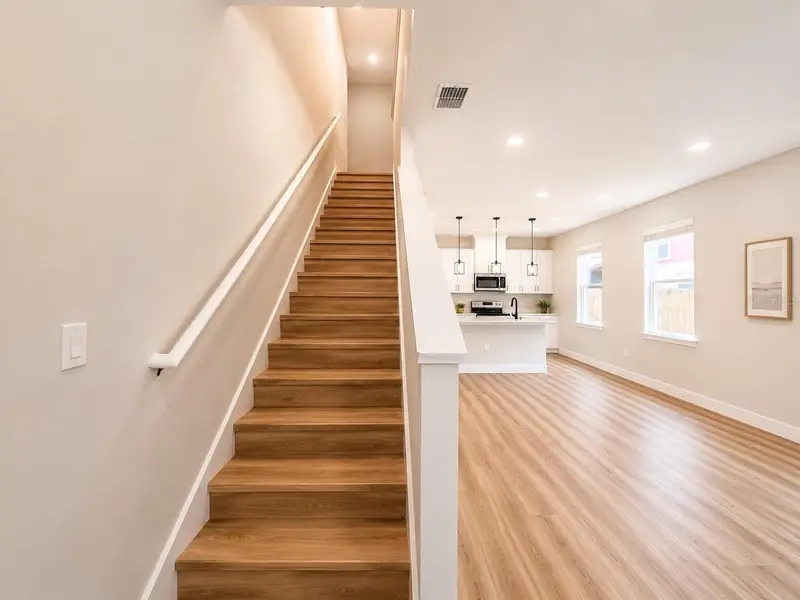 807 Santa Barbara Dr, FL