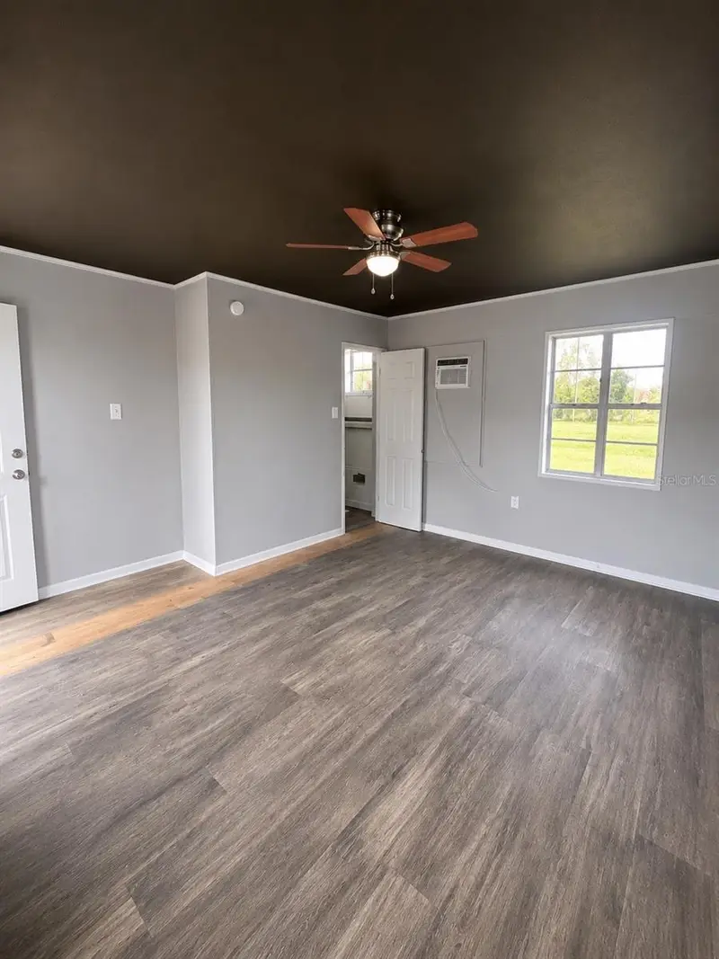 8010 Se Us Highway 301 #3b, FL