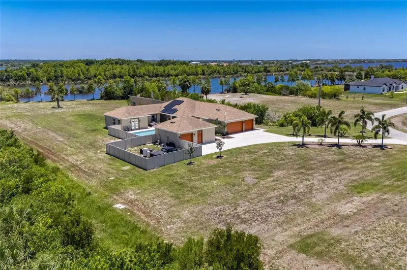 3016 Smilodon Trl, FL