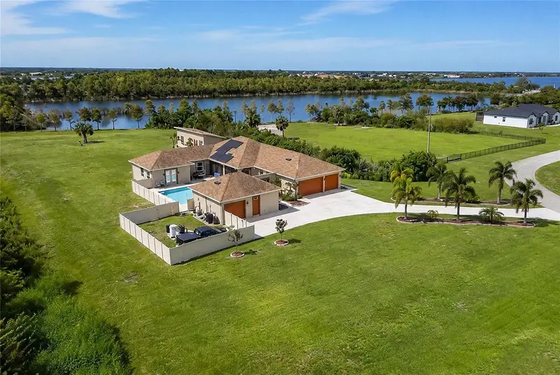 3016 Smilodon Trl, FL