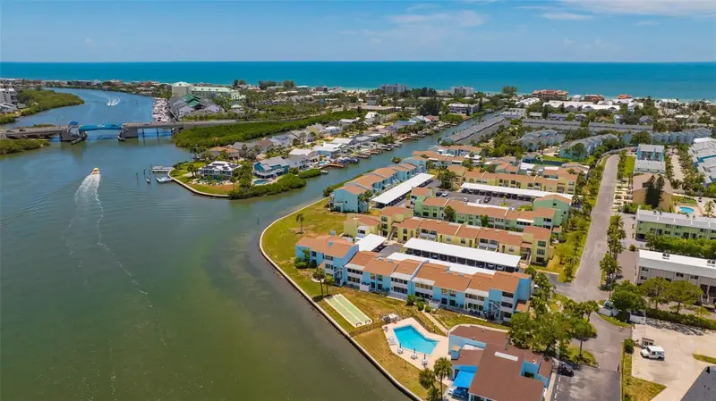 1 Windrush Blvd #37, FL