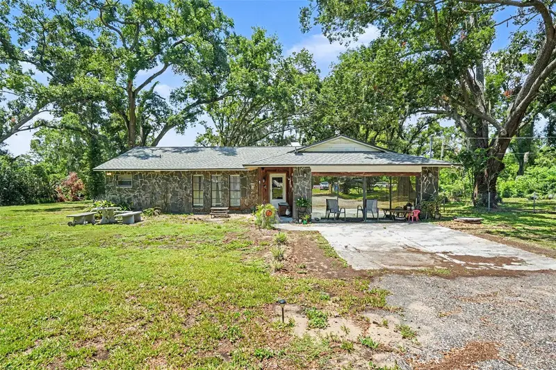 534 Leverett Rd, FL