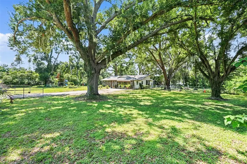 534 Leverett Rd, FL