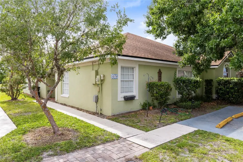 1076 Universal Rest Pl, FL