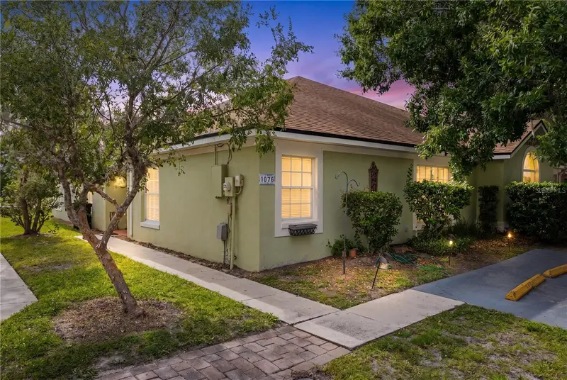 1076 Universal Rest Pl, FL