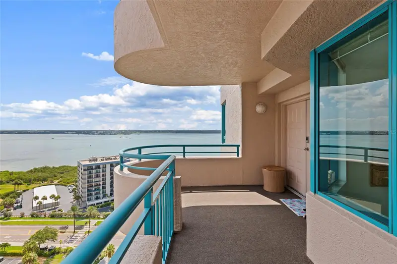 1520 Gulf Blvd #1807, FL