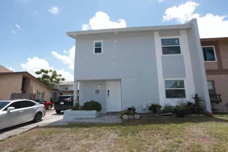 2073 San Sebastian Way N, FL