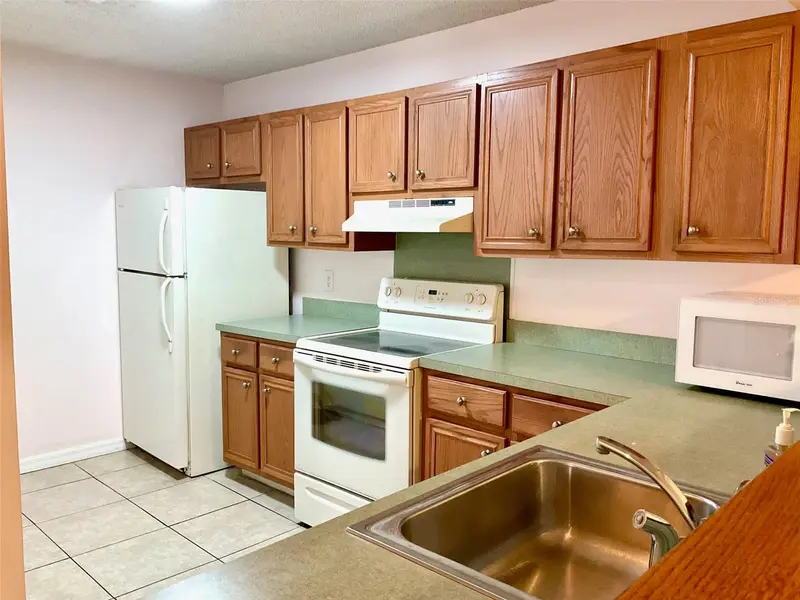 616 Kenwick Cir #104, FL