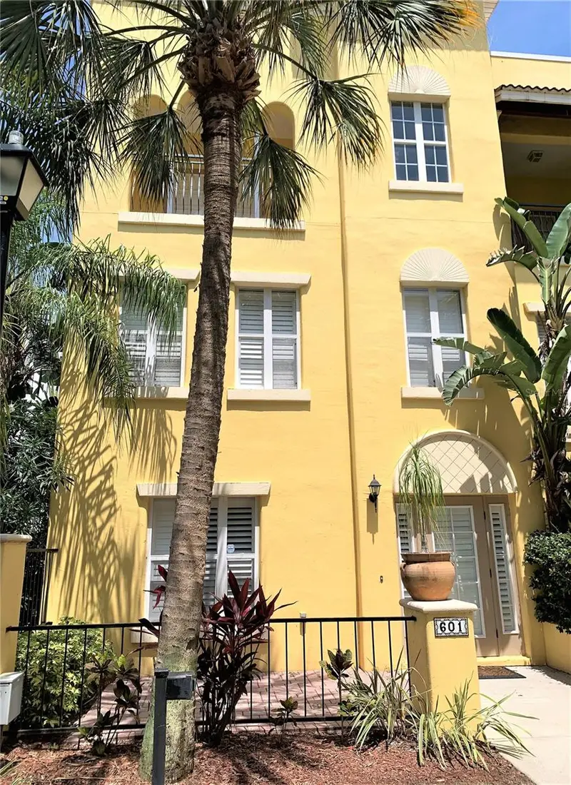 601 Casabella Cir, FL