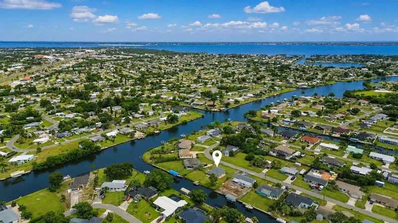 132 Concord Dr Ne, FL