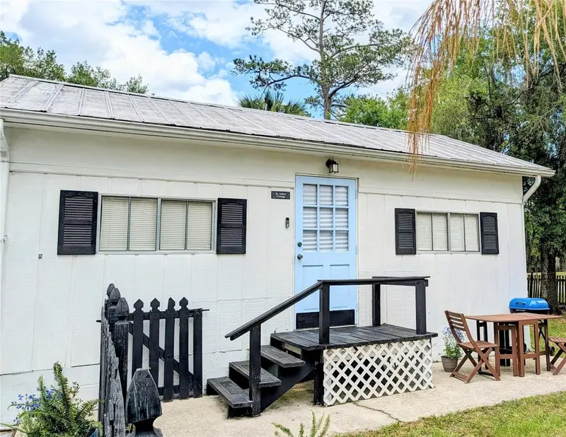 55914 Bay Rd, FL