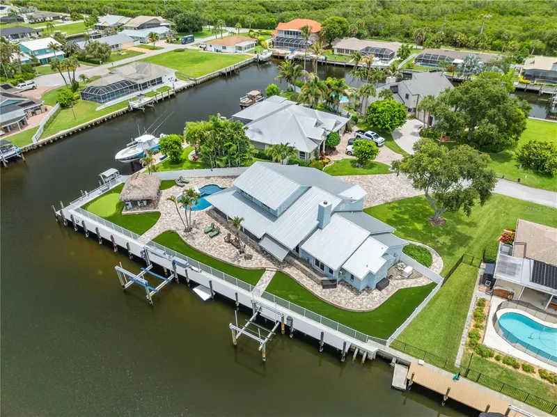 123 Queen Ann Ct, FL