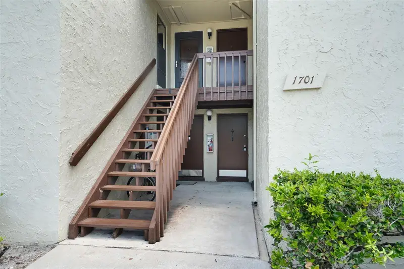 4215 E Bay Dr #1701g, FL
