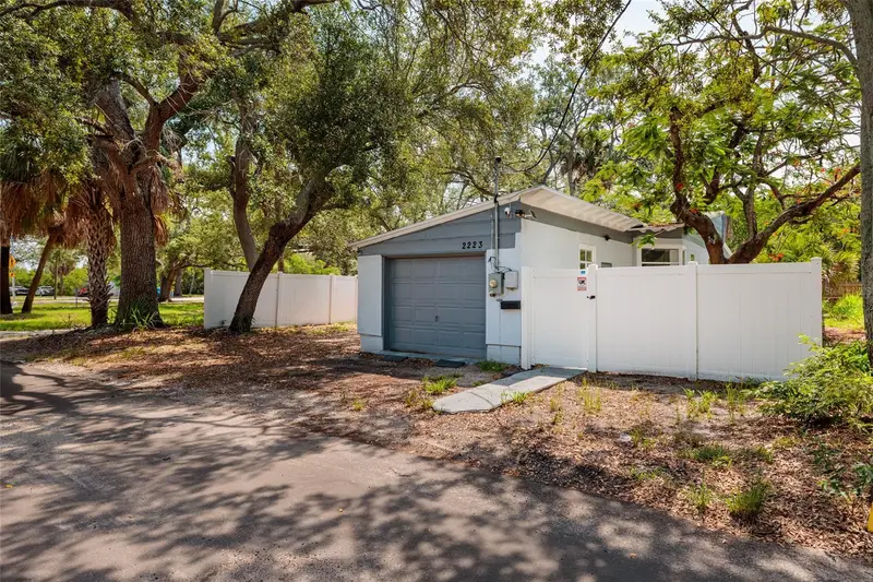 2223 W Harbor Dr S, FL