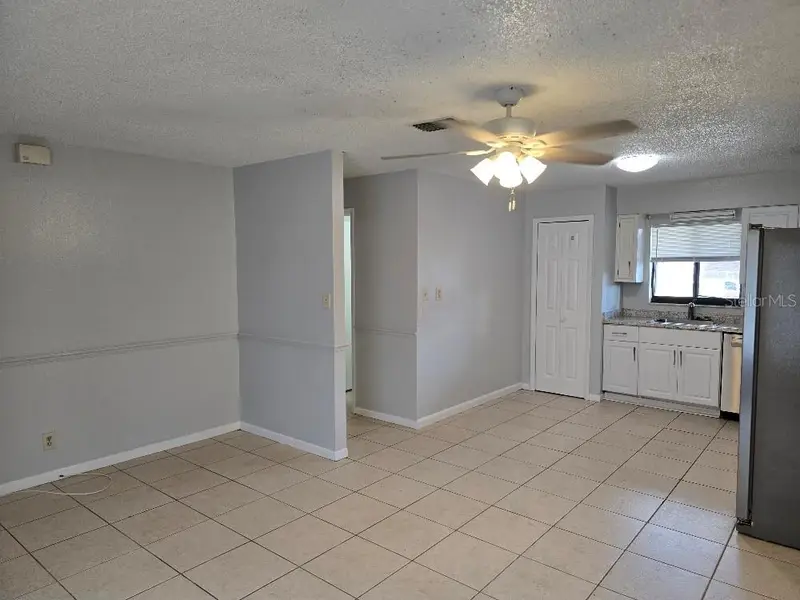780 E North St, FL