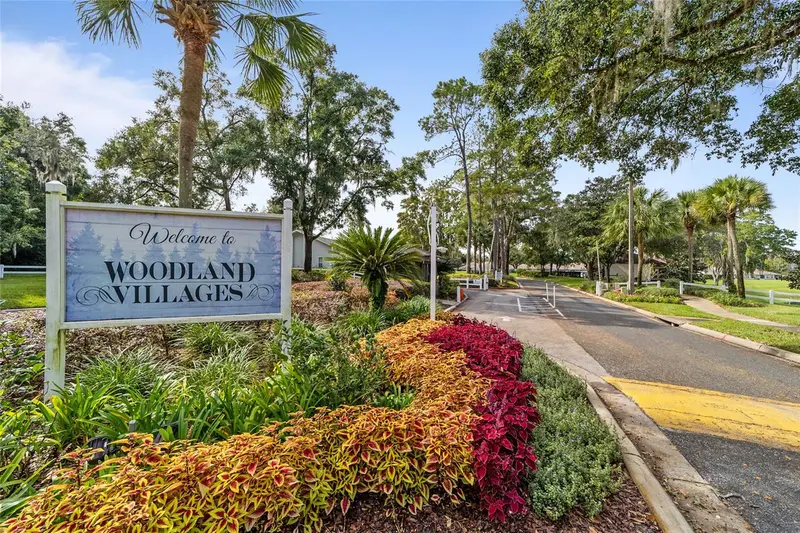 2462 Se 18th Cir, FL
