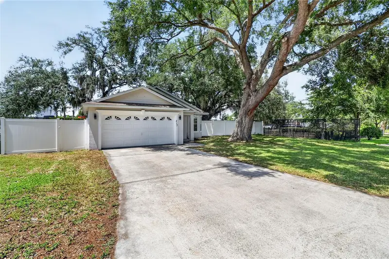 217 E Edward St, FL