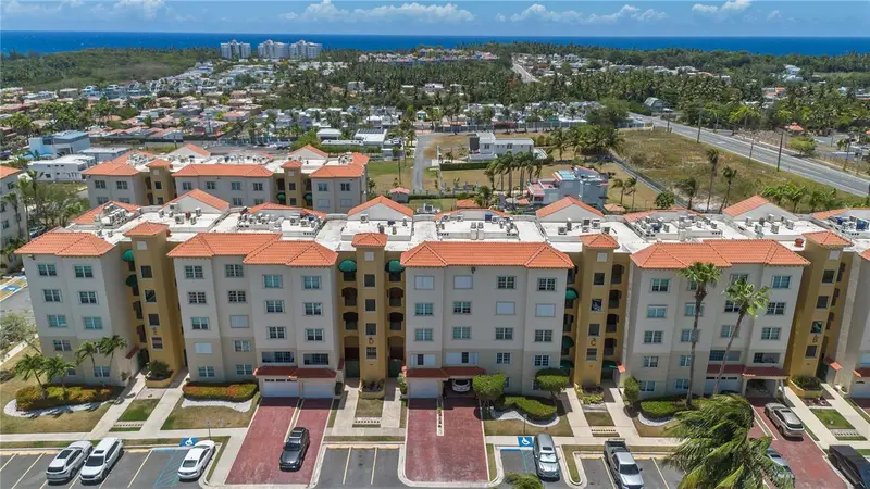 6690 Rd. Royal Palm Cond. #D-101, PR
