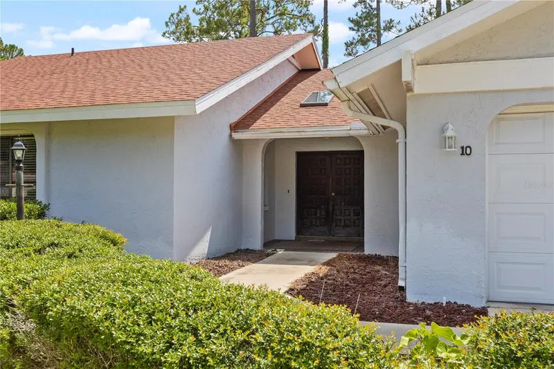 10 Village Ln, FL