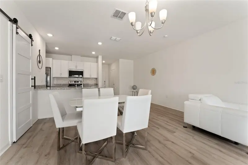 697 Stoney Pointe Cir, FL