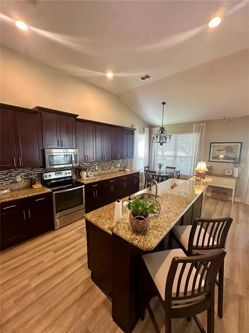 8052 Laurel Ridge Dr, FL