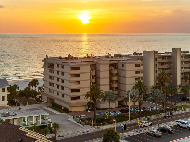 19700 Gulf Blvd #403, FL