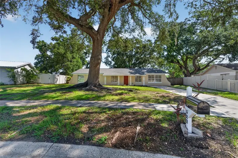 522 Highview Cir N, FL