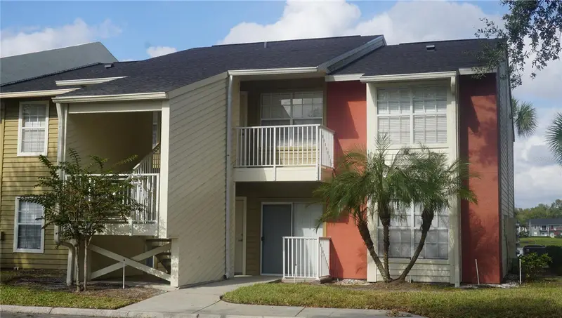 220 Lake Parsons Grn #206, FL