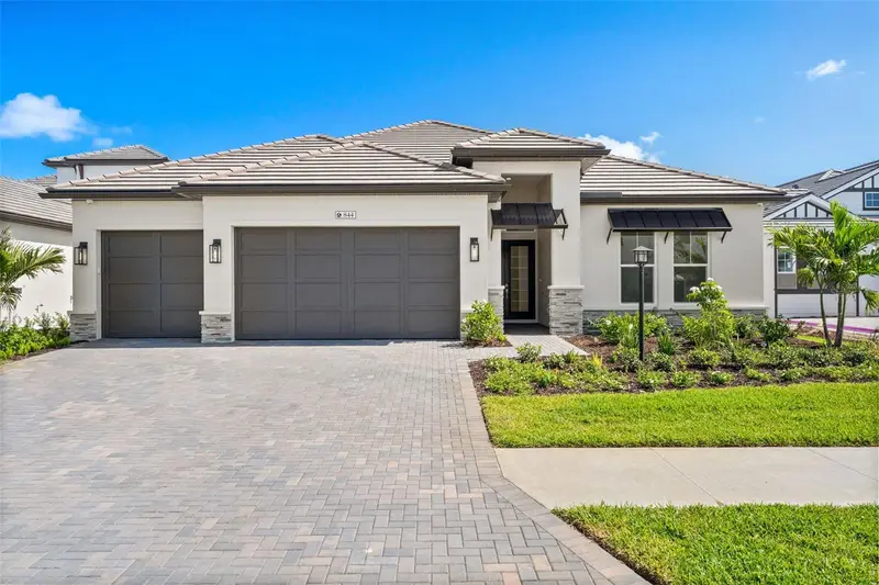 844 Blue Shell Loop, FL